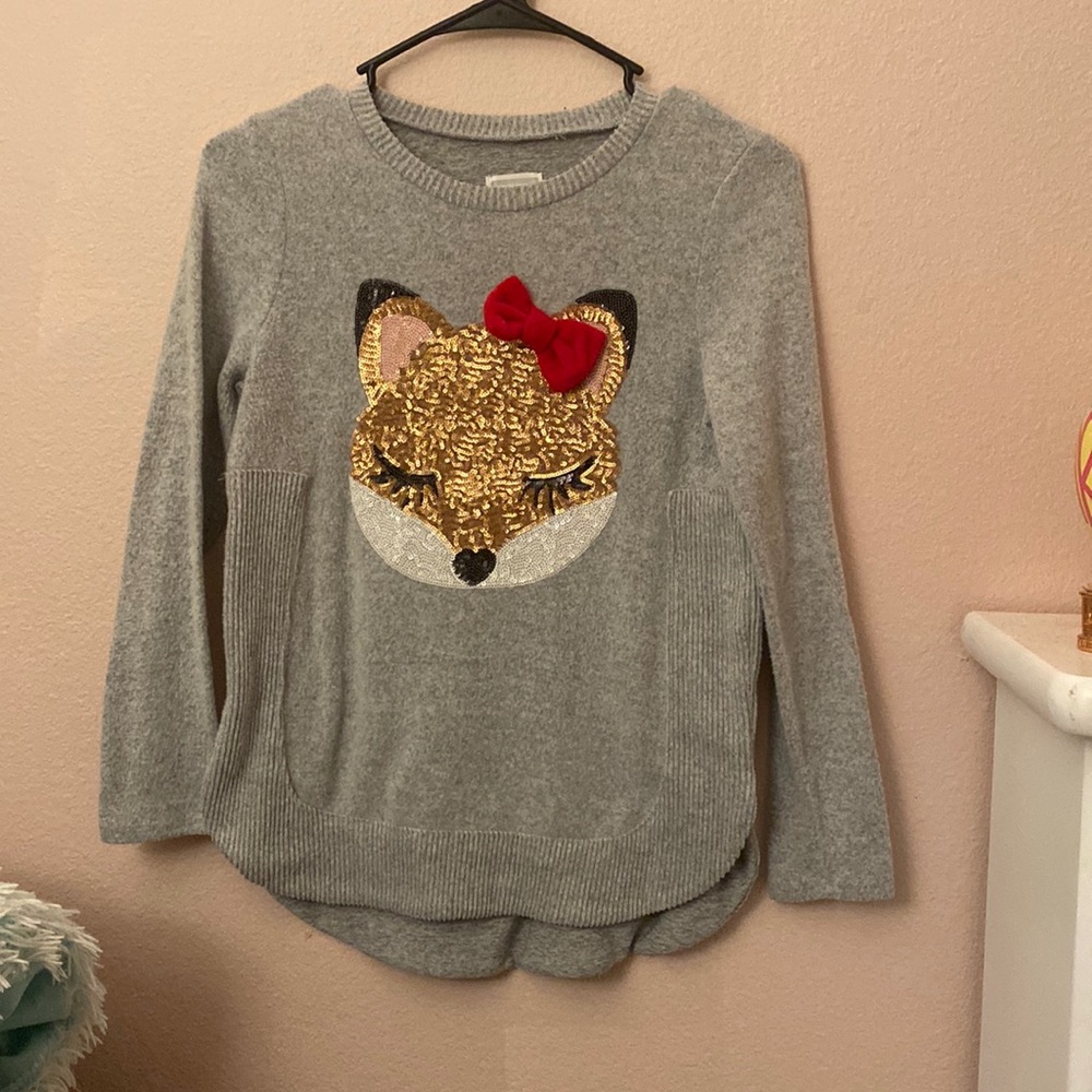 Fox sweater that has been worn once, in perfect condition.